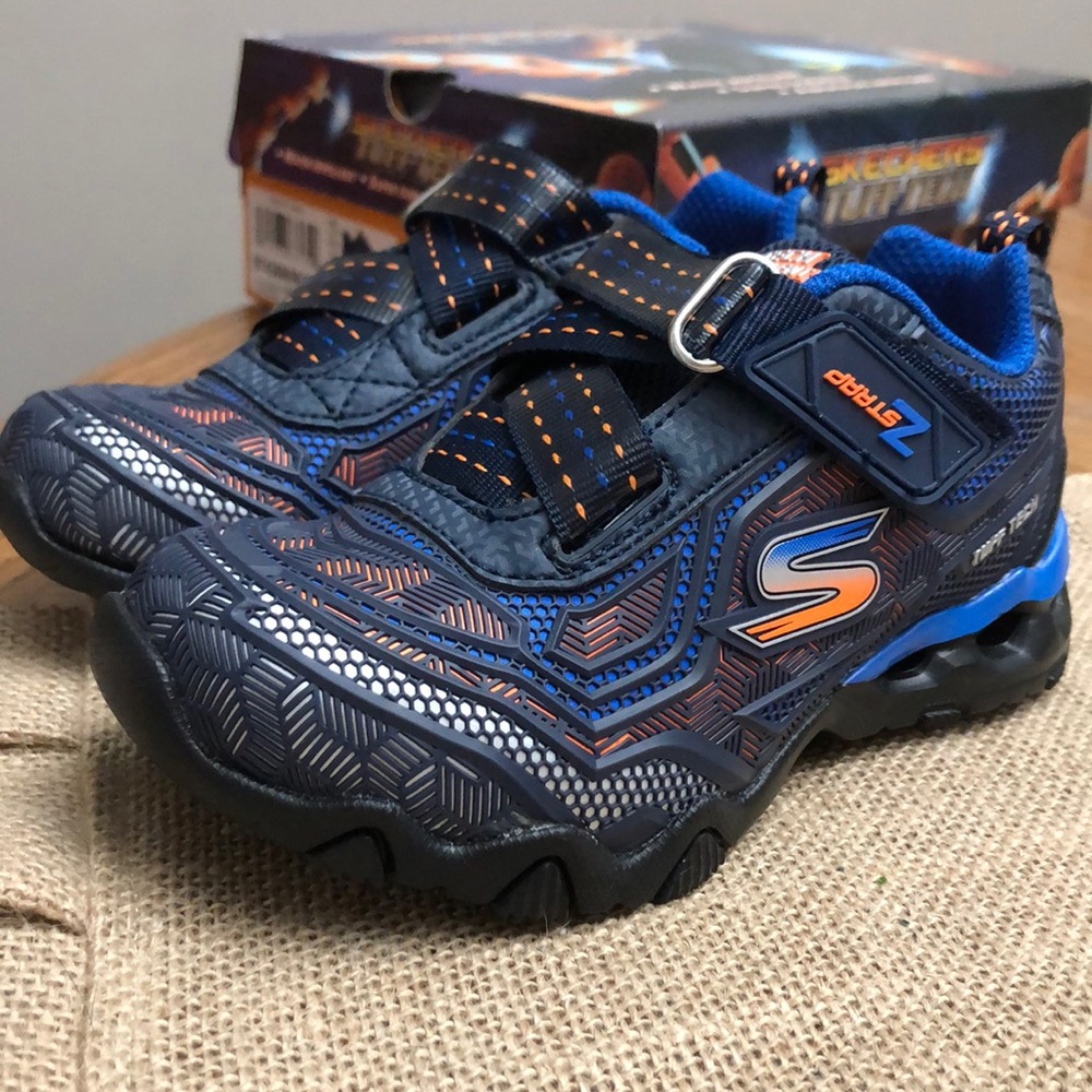 Little kid skechers sneakers